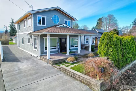 1613 12th St, Anacortes, WA 98221