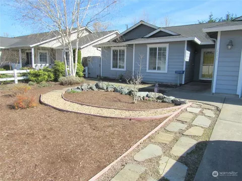 Exterior - 111 Crown Point Rd, Longview, WA 98632 photo 2 of 10