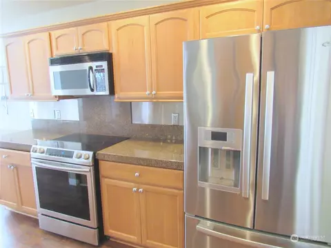 Kitchen - 111 Crown Point Rd, Longview, WA 98632 photo 5 of 7