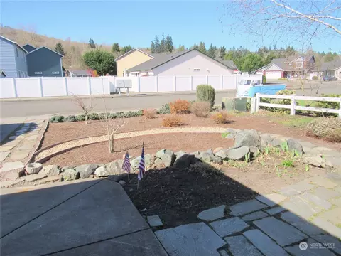 Exterior - 111 Crown Point Rd, Longview, WA 98632 photo 9 of 10