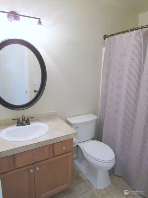 Bath - 111 Crown Point Rd, Longview, WA 98632 photo 3 of 3