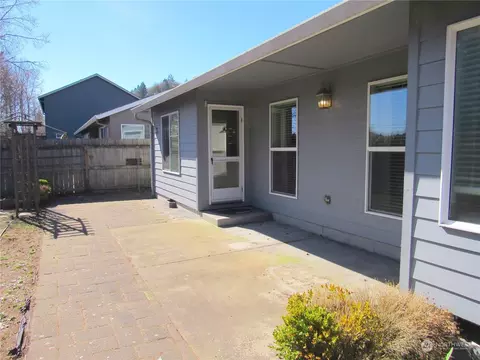 Exterior - 111 Crown Point Rd, Longview, WA 98632 photo 3 of 10