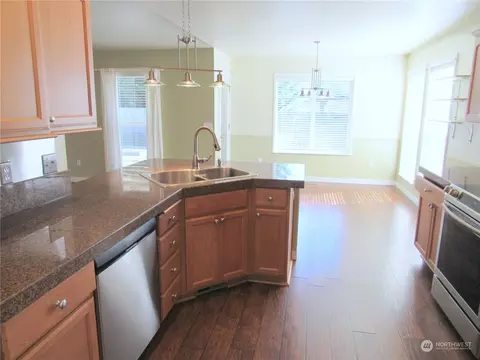 Kitchen - 111 Crown Point Rd, Longview, WA 98632 photo 4 of 7