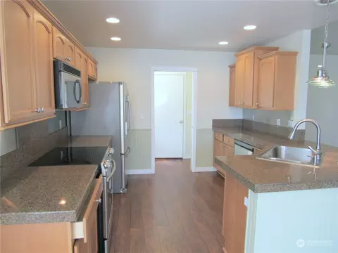 Kitchen - 111 Crown Point Rd, Longview, WA 98632 photo 7 of 7