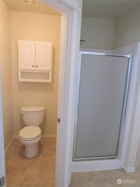 Bath - 111 Crown Point Rd, Longview, WA 98632 photo 1 of 3