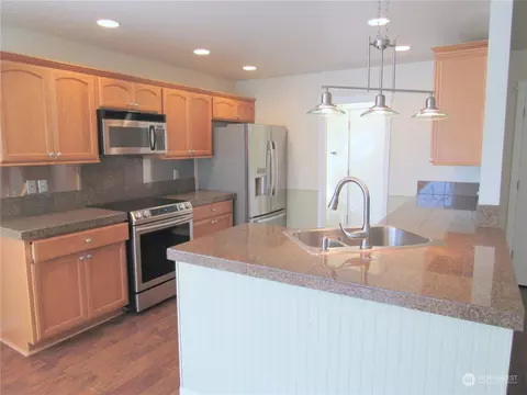 Kitchen - 111 Crown Point Rd, Longview, WA 98632 photo 6 of 7
