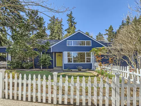 9813 117th Pl NE, Kirkland, WA 98033