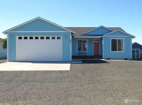 557 Puffin Ave NE, Ocean Shores, WA 98569