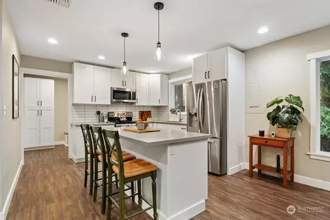Kitchen - 17522 Mountain Side Dr E, Greenwater, WA 98022 photo 1 of 3