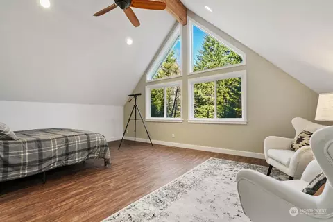 Bedroom - 17522 Mountain Side Dr E, Greenwater, WA 98022 photo 2 of 4