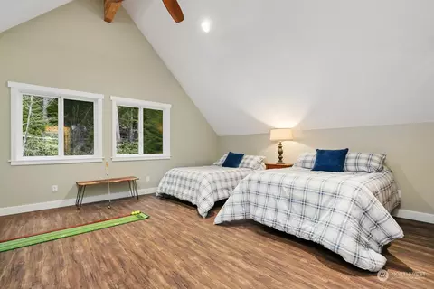 Bedroom - 17522 Mountain Side Dr E, Greenwater, WA 98022 photo 3 of 4