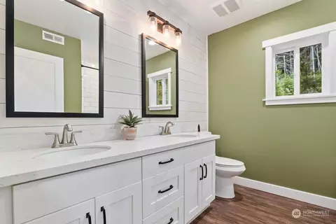 Bath - 17522 Mountain Side Dr E, Greenwater, WA 98022 photo 1 of 3