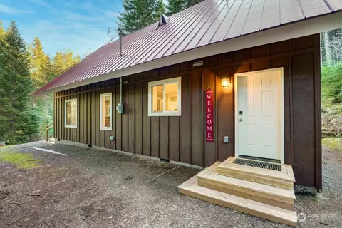 Exterior - 17522 Mountain Side Dr E, Greenwater, WA 98022 photo 3 of 7