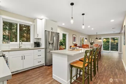 Kitchen - 17522 Mountain Side Dr E, Greenwater, WA 98022 photo 2 of 3