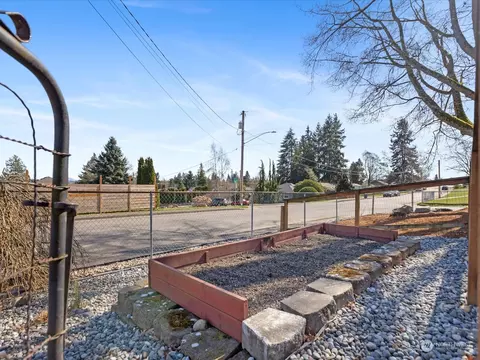 Exterior - 2819 17th St, Everett, WA 98201 photo 13 of 17