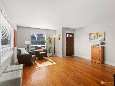Living - 2819 17th St, Everett, WA 98201 photo 1 of 4
