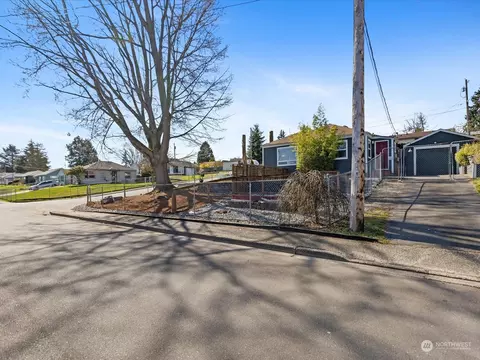 Exterior - 2819 17th St, Everett, WA 98201 photo 15 of 17