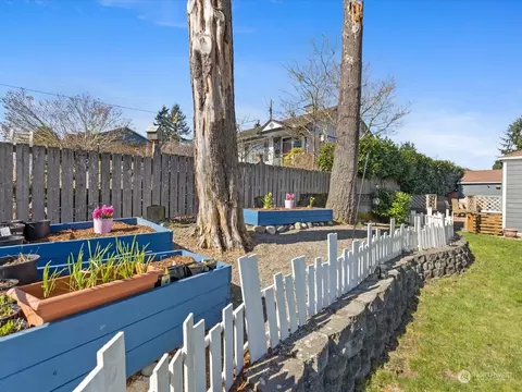 Exterior - 2819 17th St, Everett, WA 98201 photo 9 of 17
