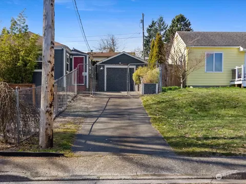 Exterior - 2819 17th St, Everett, WA 98201 photo 16 of 17
