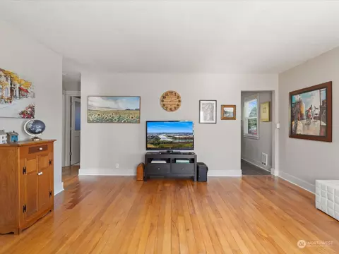 Living - 2819 17th St, Everett, WA 98201 photo 4 of 4
