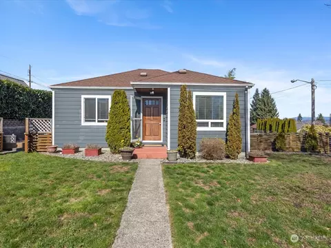 Exterior - 2819 17th St, Everett, WA 98201 photo 2 of 17