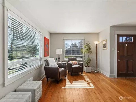 Living - 2819 17th St, Everett, WA 98201 photo 3 of 4