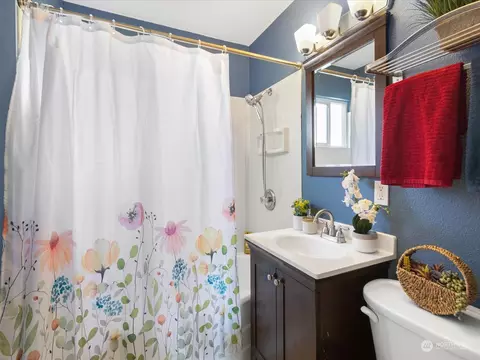 Bath - 2819 17th St, Everett, WA 98201 photo 1 of 1