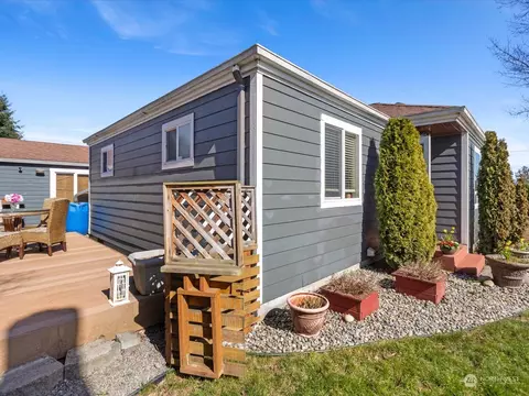 Exterior - 2819 17th St, Everett, WA 98201 photo 8 of 17
