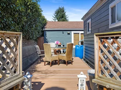 Exterior - 2819 17th St, Everett, WA 98201 photo 5 of 17