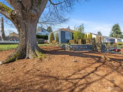 Exterior - 2819 17th St, Everett, WA 98201 photo 12 of 17