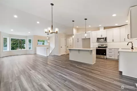 Living - 2413 74th St SE, Everett, WA 98203 photo 2 of 6