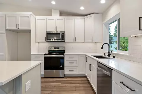 Kitchen - 2413 74th St SE, Everett, WA 98203 photo 1 of 3