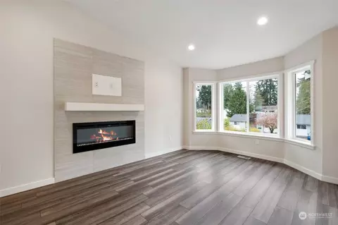 Living - 2413 74th St SE, Everett, WA 98203 photo 1 of 6