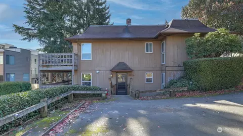 2316 49th Ave SW #2324, Seattle, WA 98116