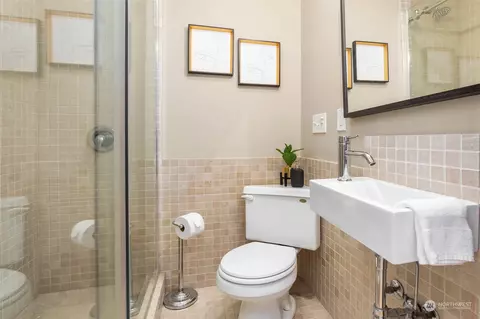 Bath - 409 16th Ave E #17, Seattle, WA 98112 photo 1 of 1