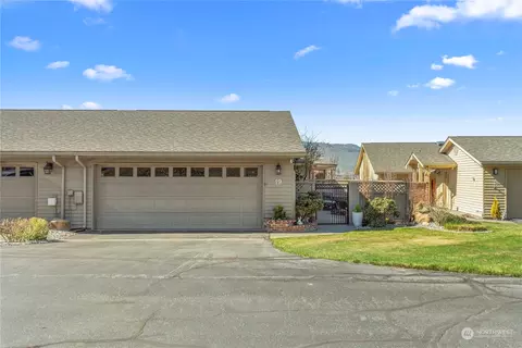 351 19th St #19, East Wenatchee, WA 98802