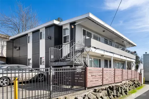 319 N 105th St, Seattle, WA 98133