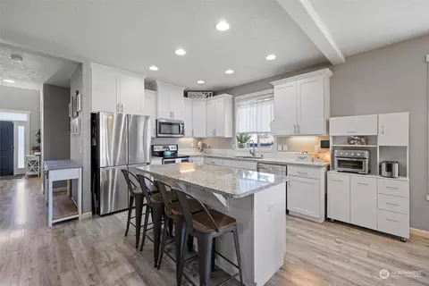 Kitchen - 3917 Phoenix Ln, Pasco, WA 99301 photo 1 of 4