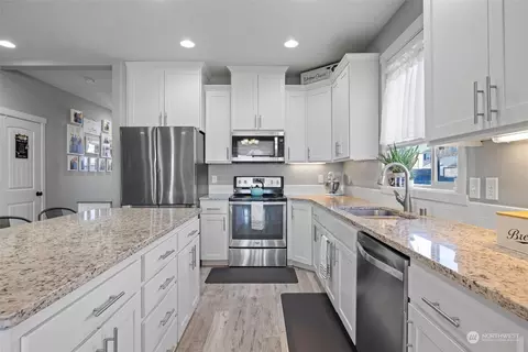 Kitchen - 3917 Phoenix Ln, Pasco, WA 99301 photo 4 of 4