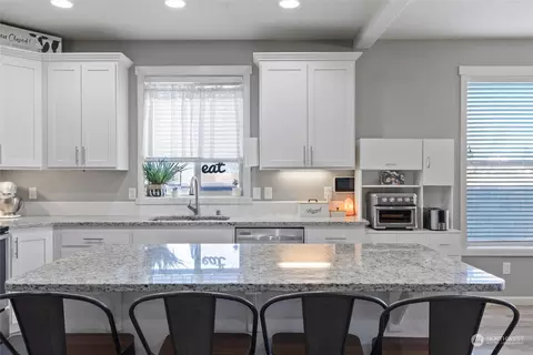 Kitchen - 3917 Phoenix Ln, Pasco, WA 99301 photo 3 of 4