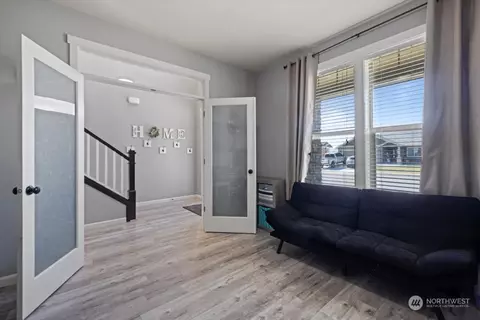 Entry Way - 3917 Phoenix Ln, Pasco, WA 99301 photo 3 of 5