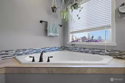 Bath - 3917 Phoenix Ln, Pasco, WA 99301 photo 5 of 5