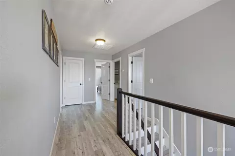 Entry Way - 3917 Phoenix Ln, Pasco, WA 99301 photo 4 of 5