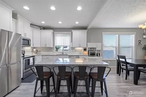 Kitchen - 3917 Phoenix Ln, Pasco, WA 99301 photo 2 of 4