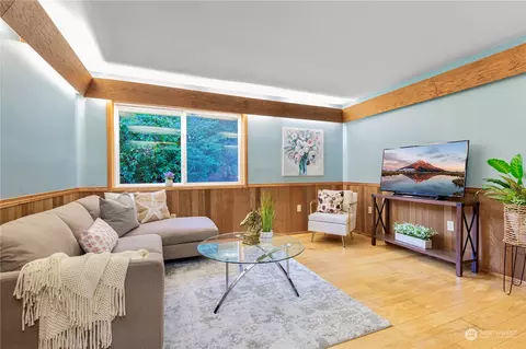 Living - 10614 NE 146th St, Bothell, WA 98011 photo 5 of 5