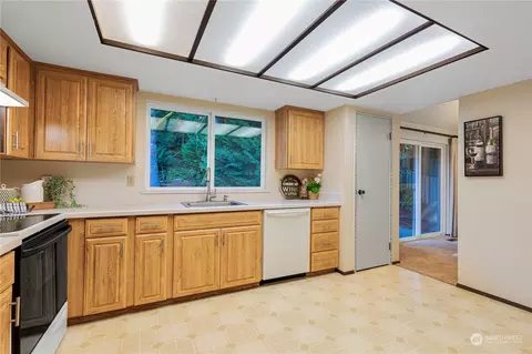 Kitchen - 10614 NE 146th St, Bothell, WA 98011 photo 2 of 2