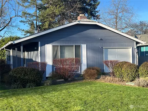 9027 Lawndale Ave SW, Lakewood, WA 98498