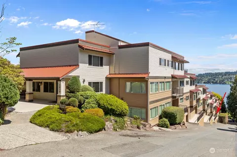3820 NE 155th Pl #302, Lake Forest Park, WA 98155