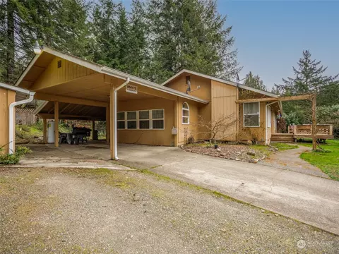 10 N Union Dr, Hoodsport, WA 98548