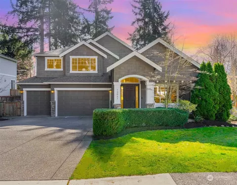 12821 NE 104th St, Kirkland, WA 98033